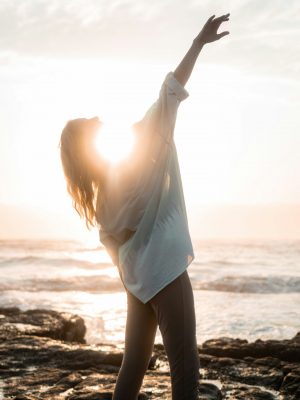 Klang und Berührung – eine tiefe Einzelbegleitung, in der Klang, Stille und achtsame Berührung deinem Körper Raum geben, sich neu zu ordnen und zu regenerieren